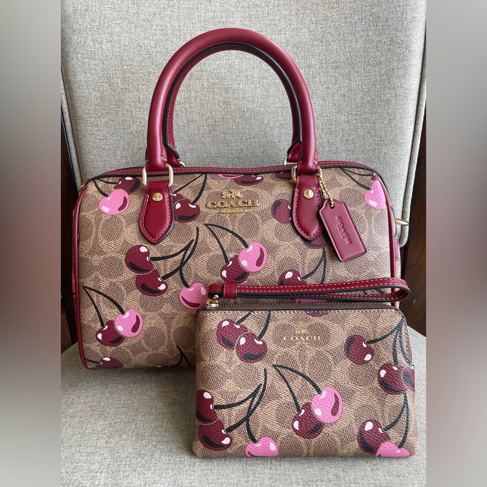 NWT！2PCS COACH ROWAN SATCHEL BAG IN SIGNATURE WITH CHERRY AND WRISTLET
